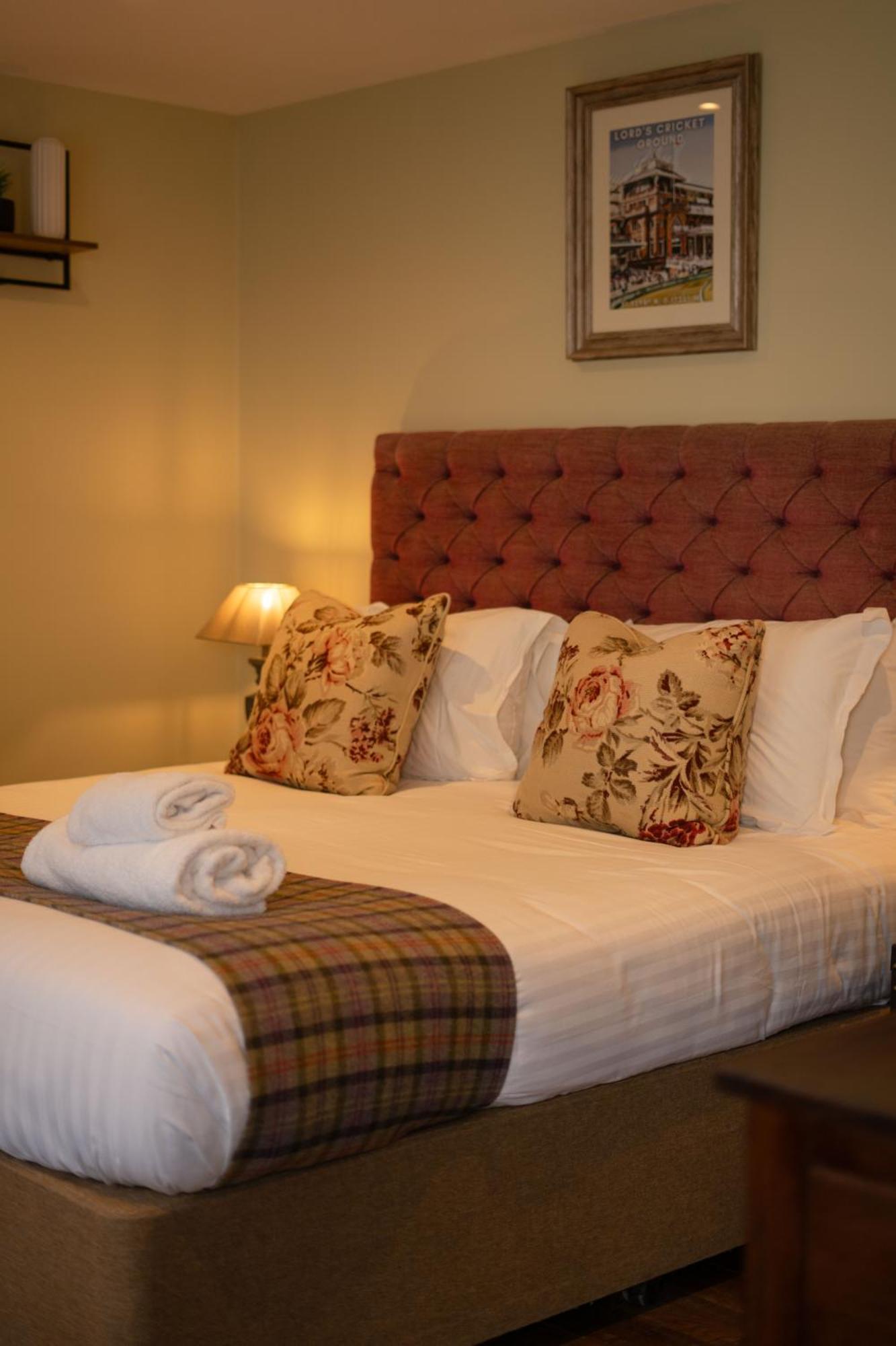 The Thomas Lord Hotel West Meon Buitenkant foto