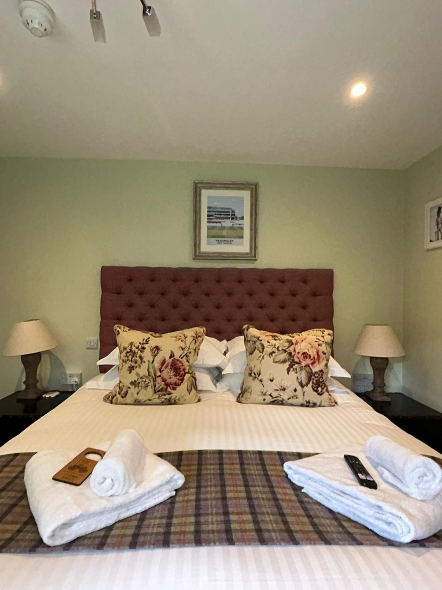 The Thomas Lord Hotel West Meon Buitenkant foto