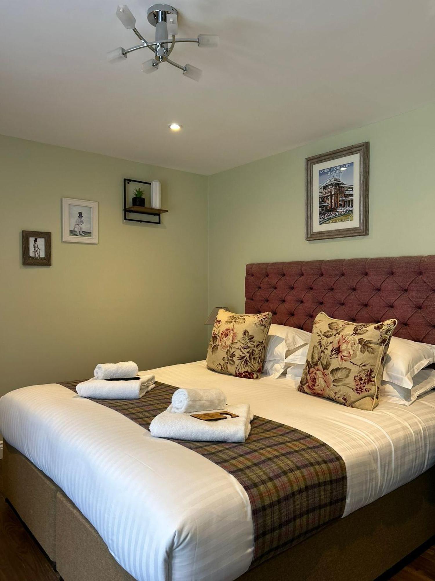 The Thomas Lord Hotel West Meon Buitenkant foto